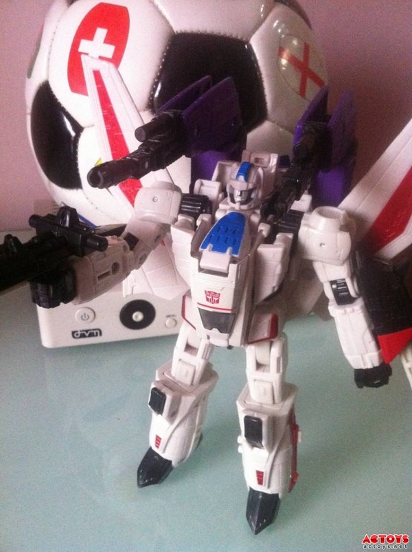 First Looks At Cybertron Con 2013 Henkei Jetfire Out Of The Box Images Show Exclusive Figure Details  (13 of 15)